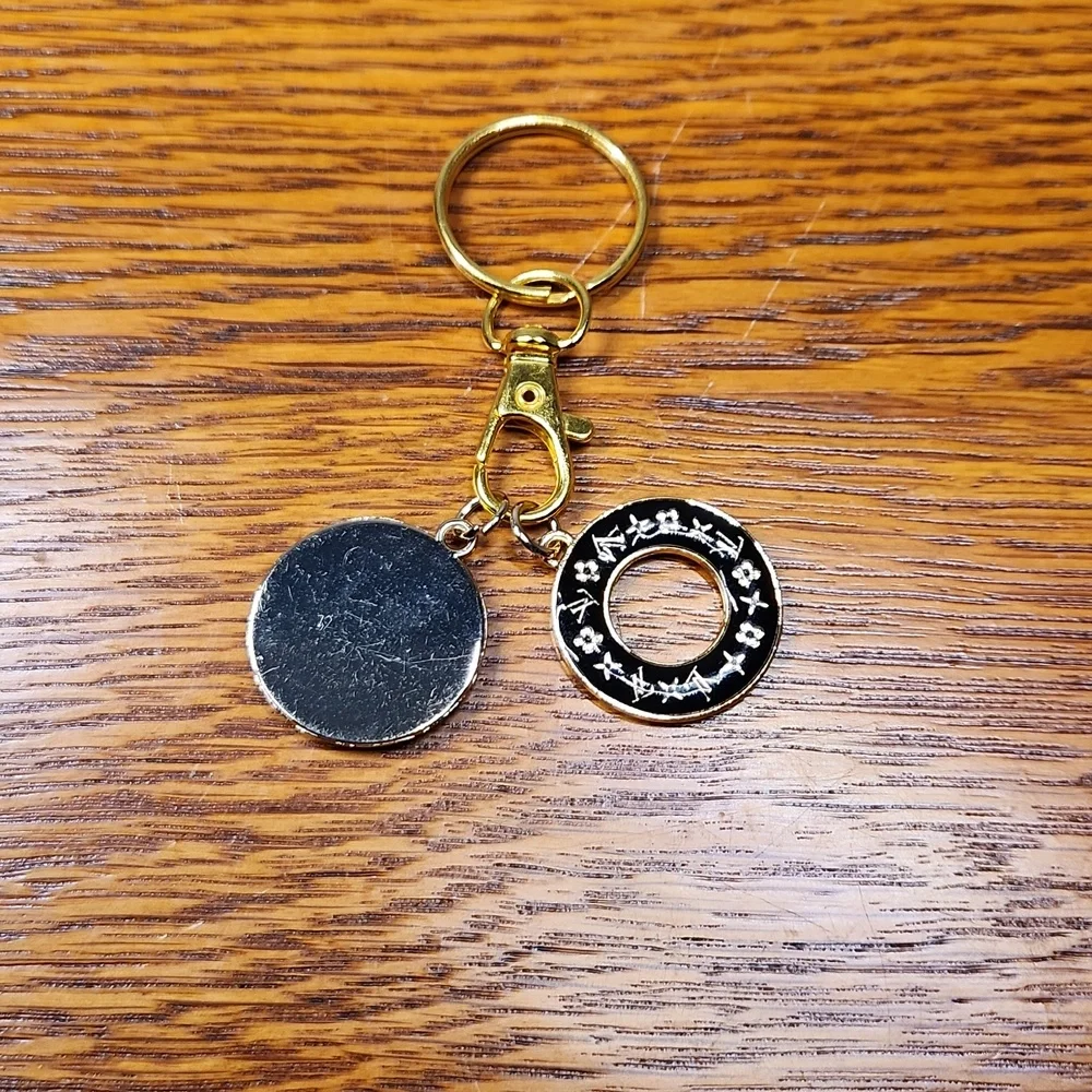 FASHION  Green Medallion Keychain with Black Ring Charm